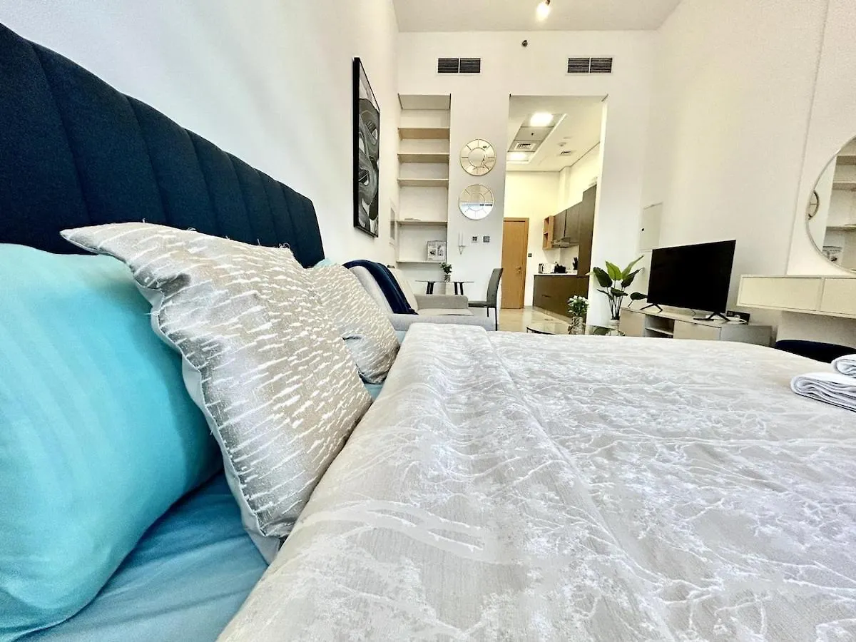 Homes2Retreat - Stylish Studio Gym & Pool, Jvc Dubai Apartment