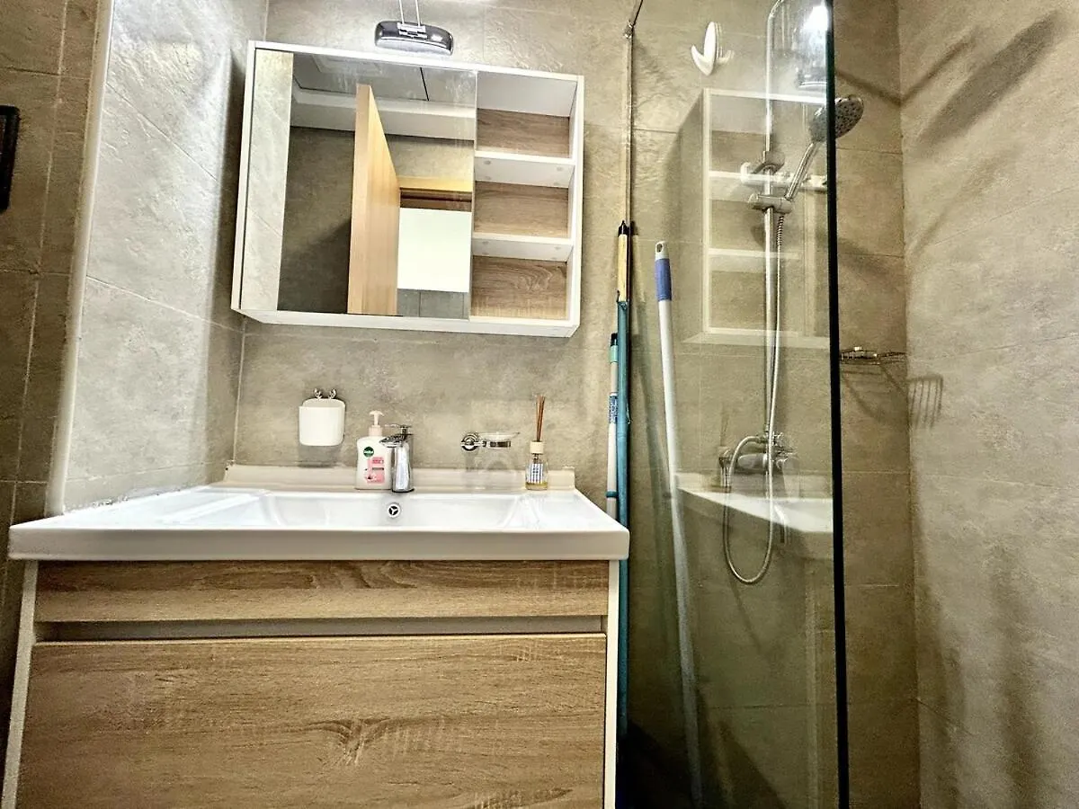 Homes2Retreat - Stylish Studio Gym & Pool, Jvc Dubai 0*,  United Arab Emirates