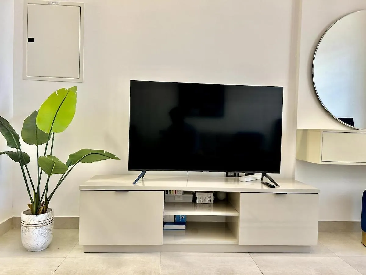 Homes2Retreat - Stylish Studio Gym & Pool, Jvc Dubai Appartamento
